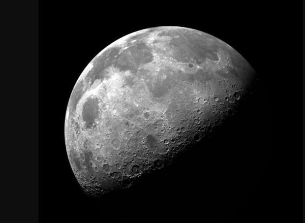 انتشار تصویری خیره کننده از منطقه مرموز بر روی ماه