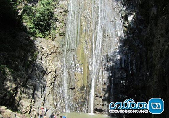 آبشار میلاش یکی از جاذبه های دیدنی استان گیلان به شمار می رود